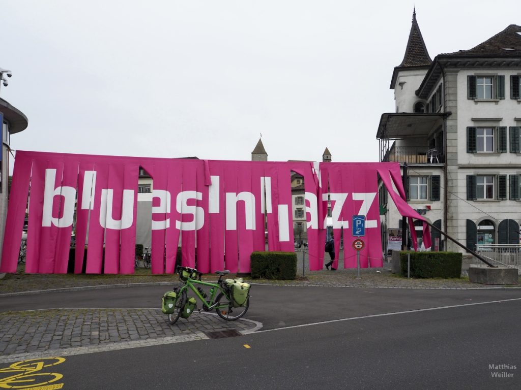 Pinkfarbener Fransenvorhang "blues'n'jazz"", Rapperswil