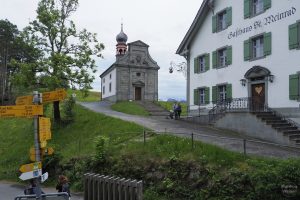 Kapelle und Gasthaus Etzelpass
