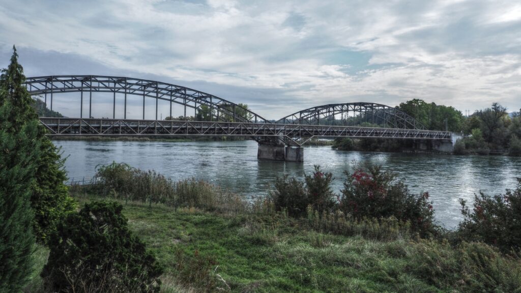 Brücke über die Aare-Mündung