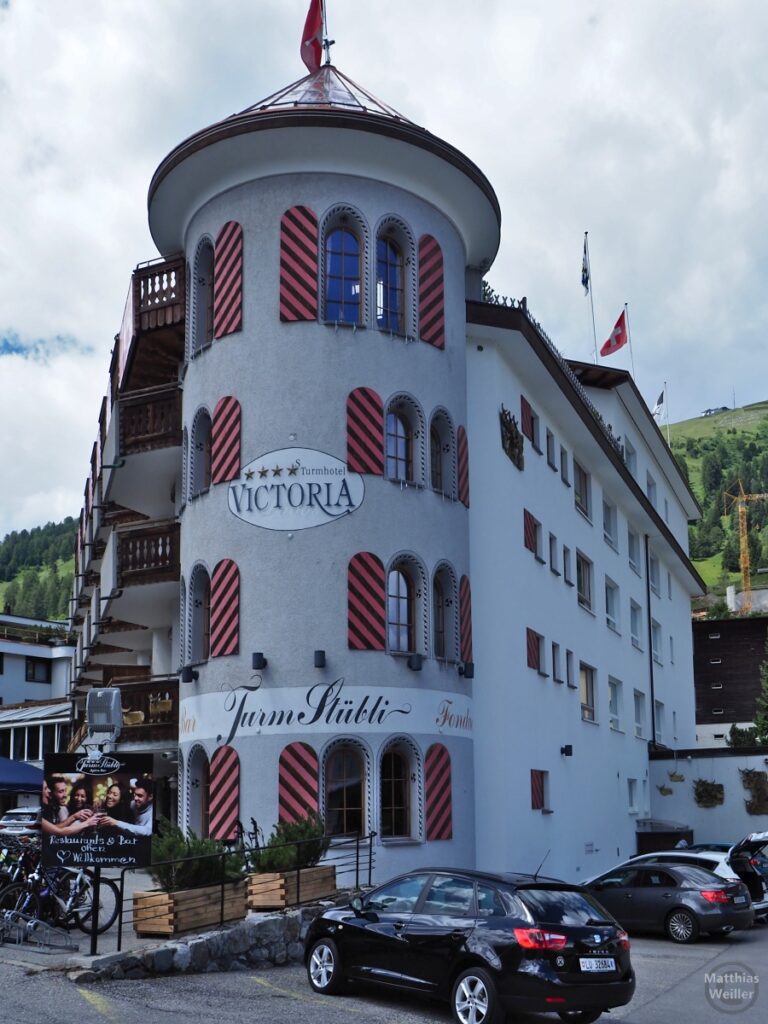 Rundturm mit Kegeldach "Turmhotel Vistoria", Davos