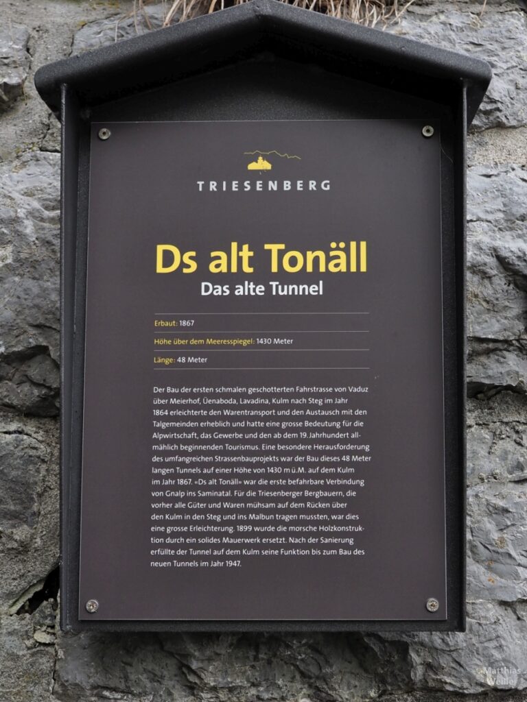 Ds alt Tonäll, Infotafel der Gemeinde Triesenberg
