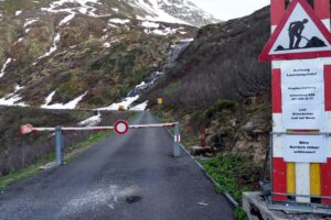 Lawinenwarnung mit Schranke Via Alpsu