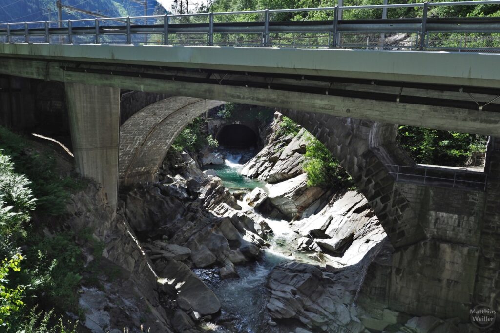 Gola del Piottino mit Straßenbrücke