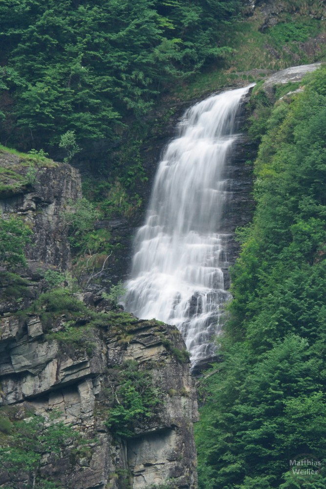 breiter Wasserfall
