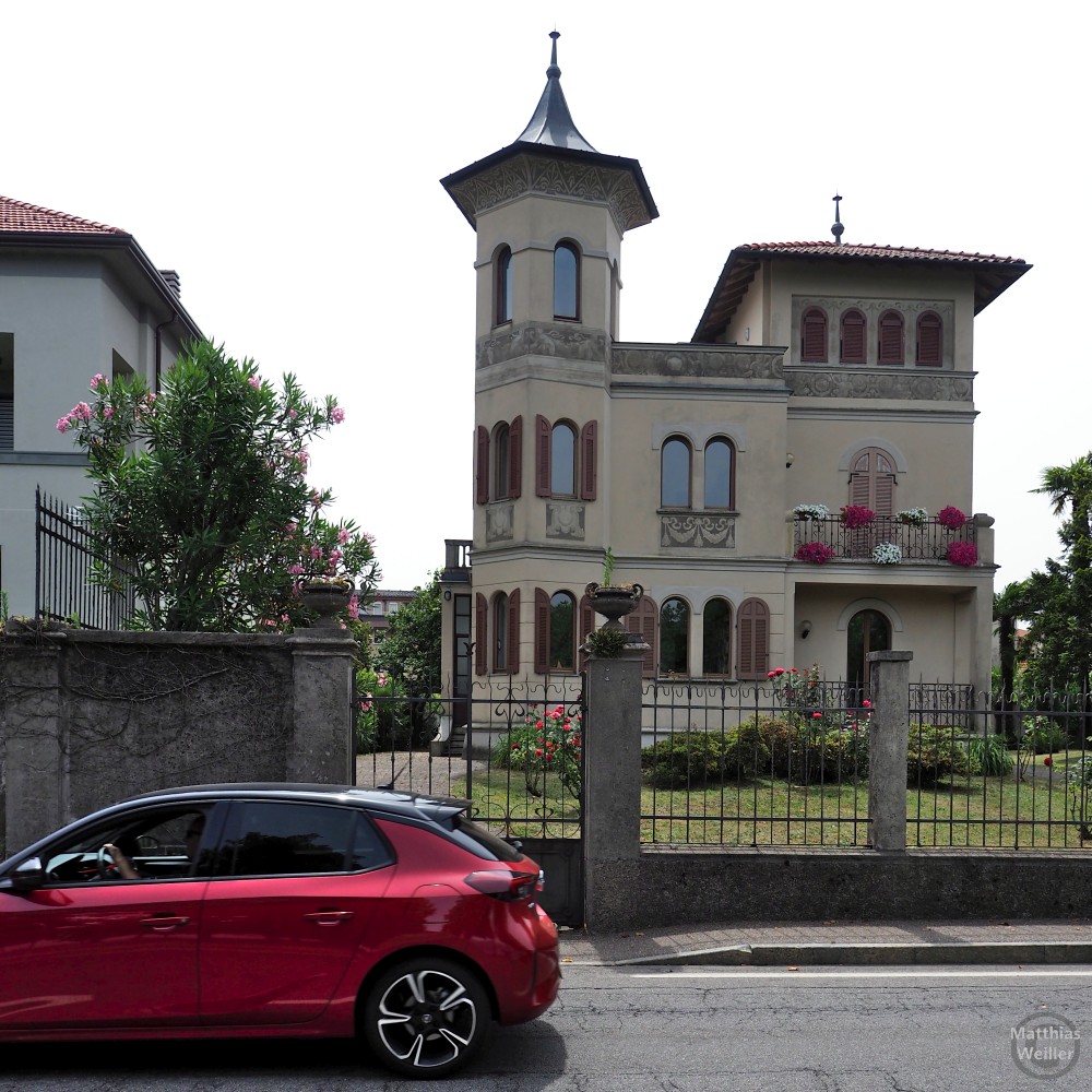 Villa mit Turm in Germignaga