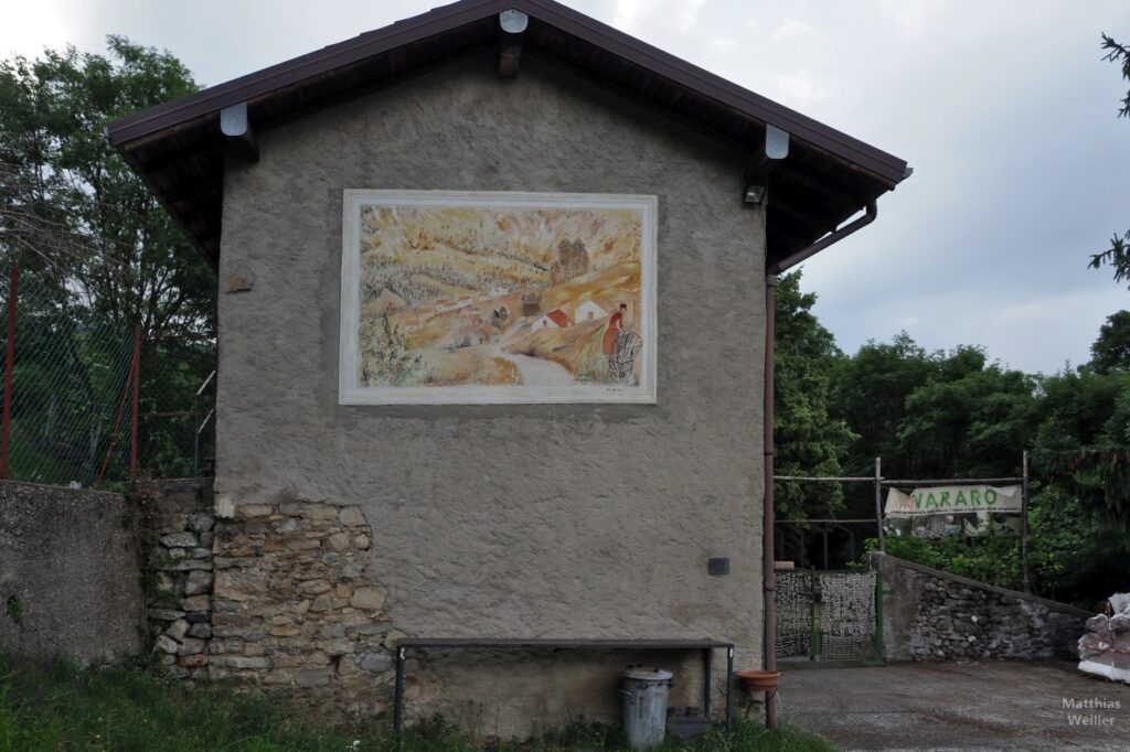 Fassade mit Bild in Vararo