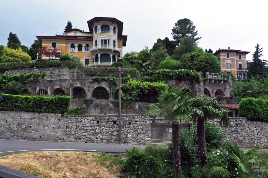 Villen mit Gärten bei Fogliaro