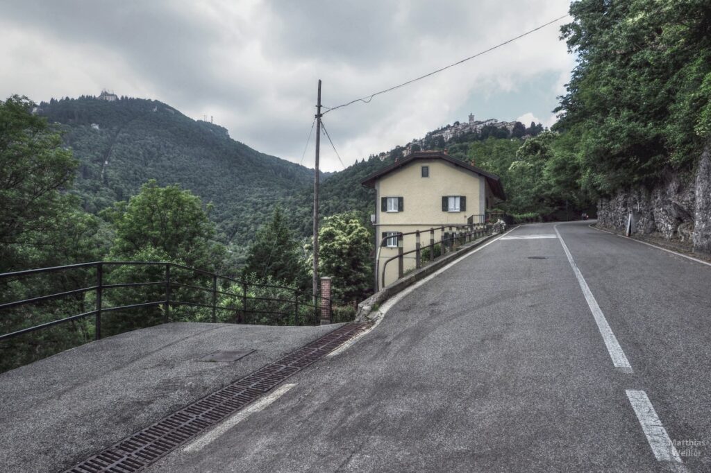 Anfahrt Straße nach Sacro Monte (Dorf)