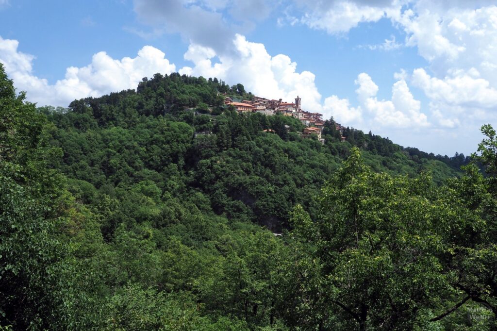 Blick auf Sacro Monte (Dorf)