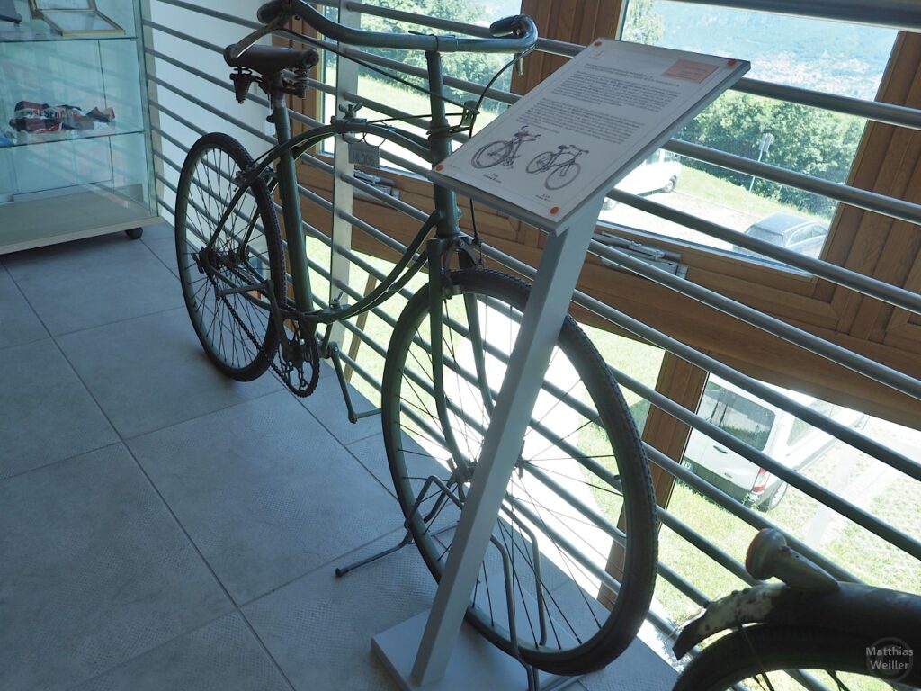 Museo del ciclismo Madonna del Ghisallo: hsitorisches Velo mit gebogenem Faltrahmen