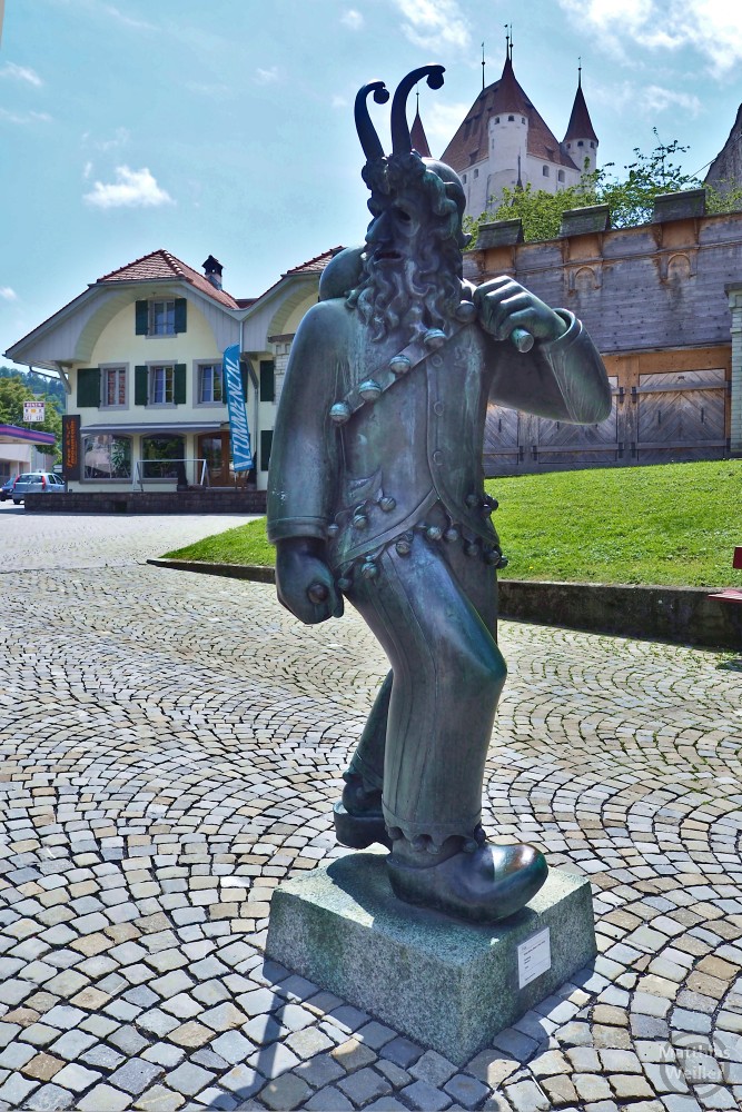 Skulptur Schellenmann vor Schloss Thun