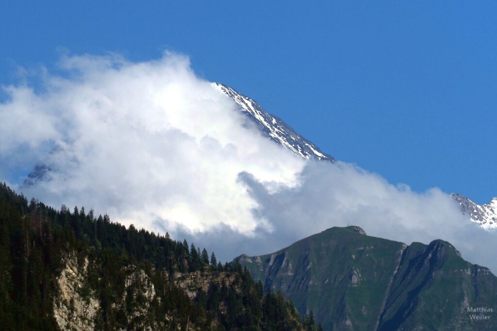Eiger (Berg) in Wolke