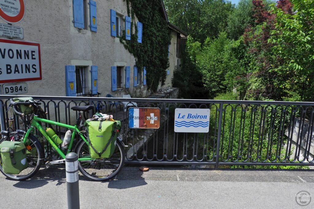 Grenze CH/F in Divonne-les-Bains mit Brücklein über Le Boiron