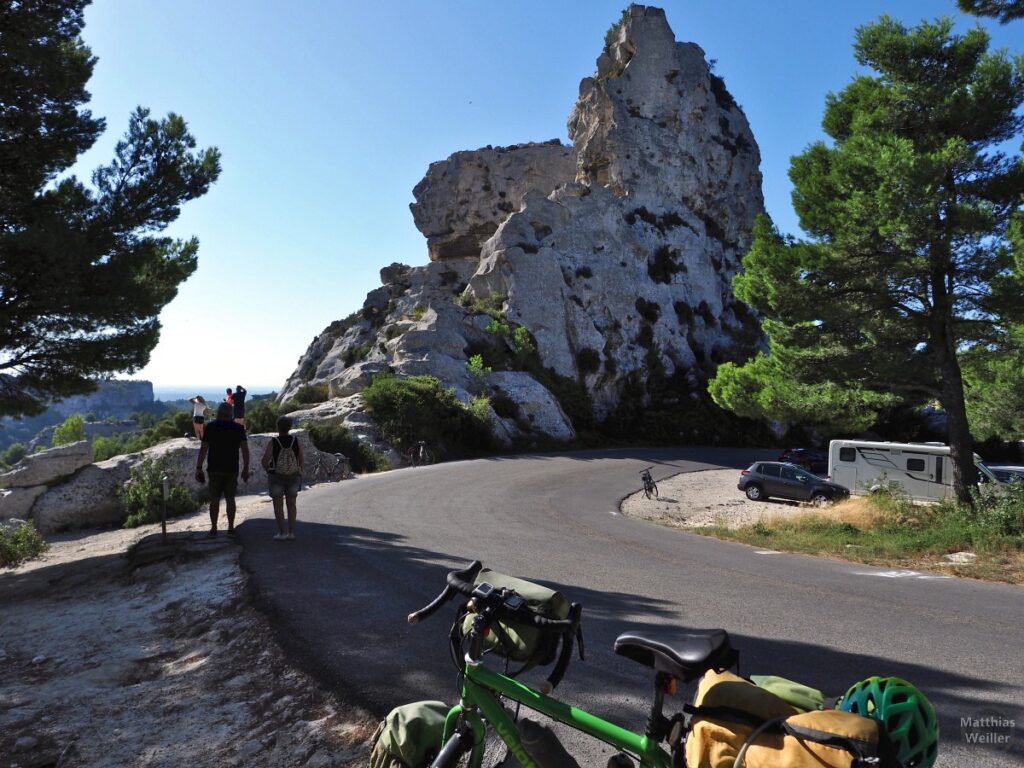 Felsen an Kurve in den Alpilles