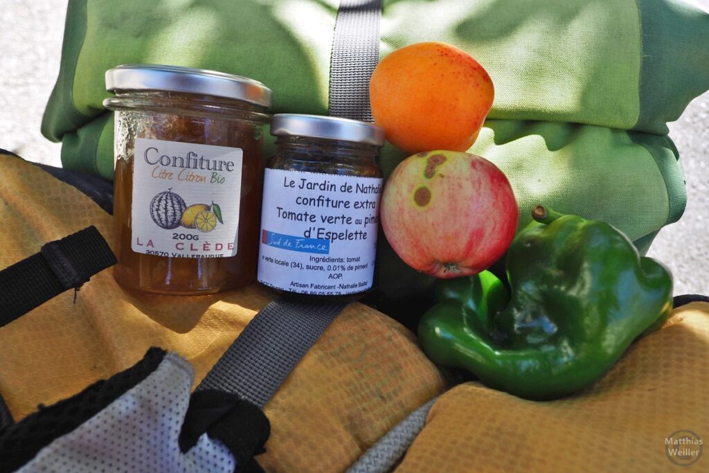 Confiture Citre Citron Bio, Confiture extra Tomate verte au piment d'Espelette; Apfel, Aprikose, grüne Paprika auf Radtasche