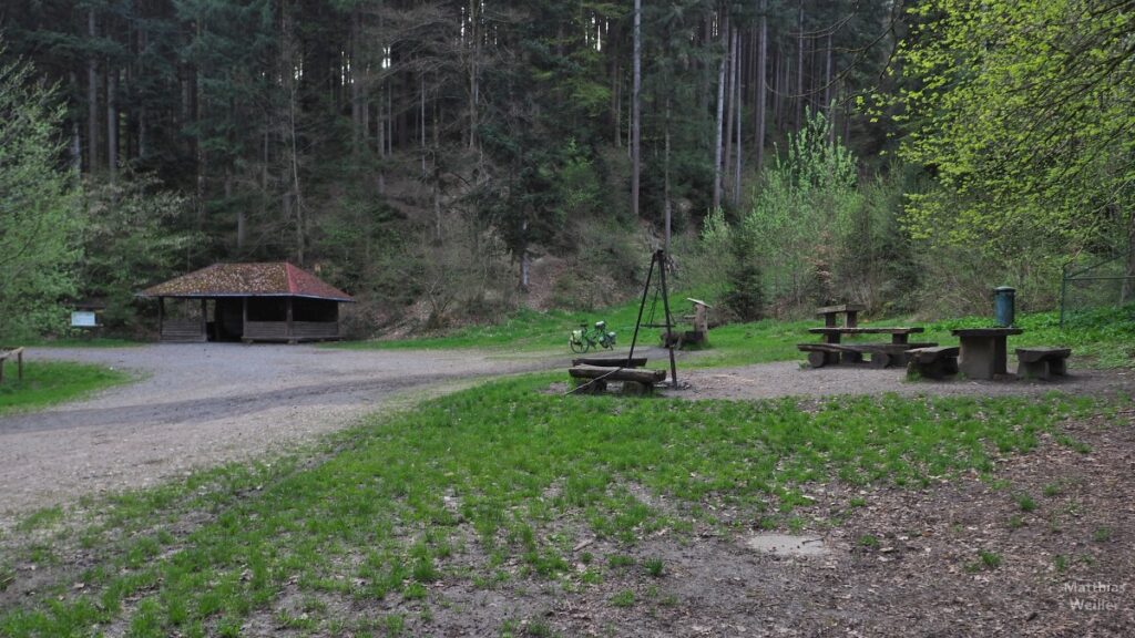 Tannenberghütte mit Grillplatz und Brunnen