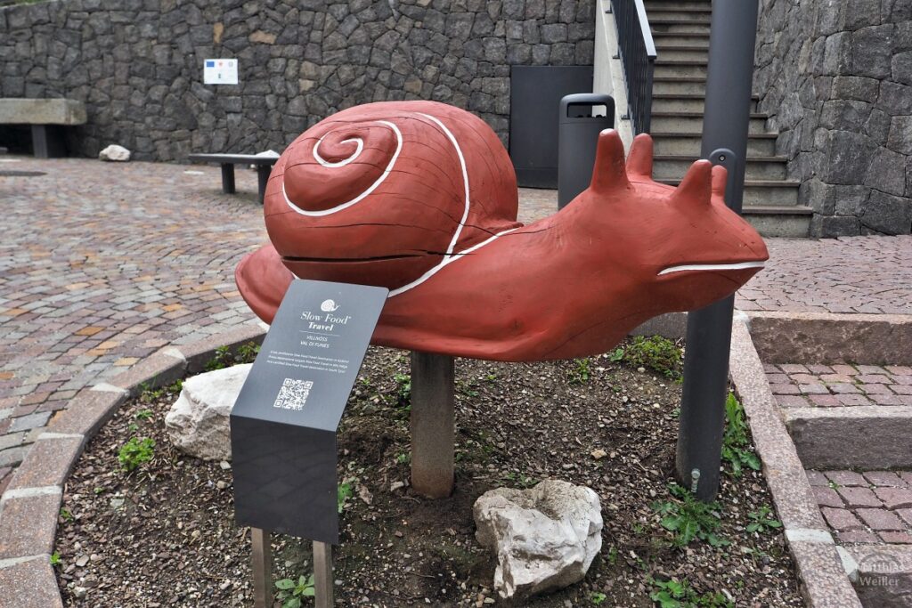 Skulptur Slow-Food-Schnecke, Villnöss, rotbraun