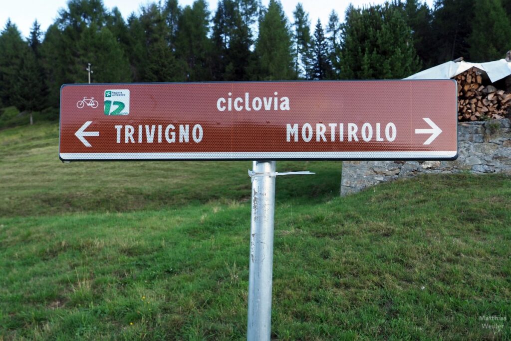 Schild "Ciclovia Trivigno - Mortirolo"