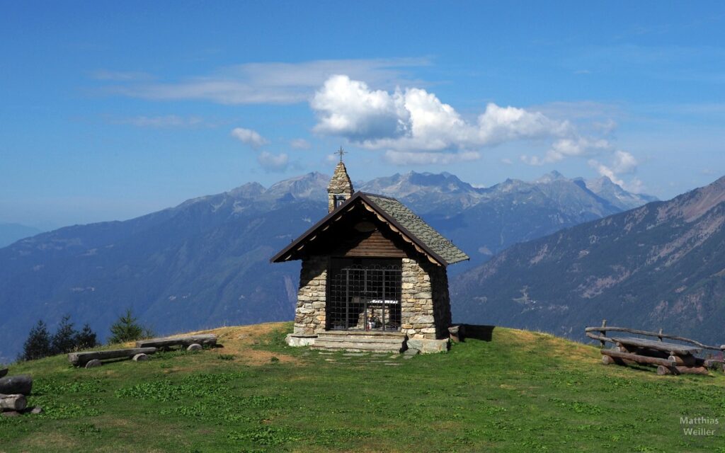 Kapelle mit Ausblick auf Bernina-Alpen