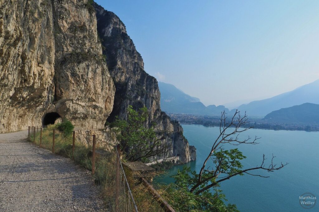 Ponalestraße mit Panorma Gardasee