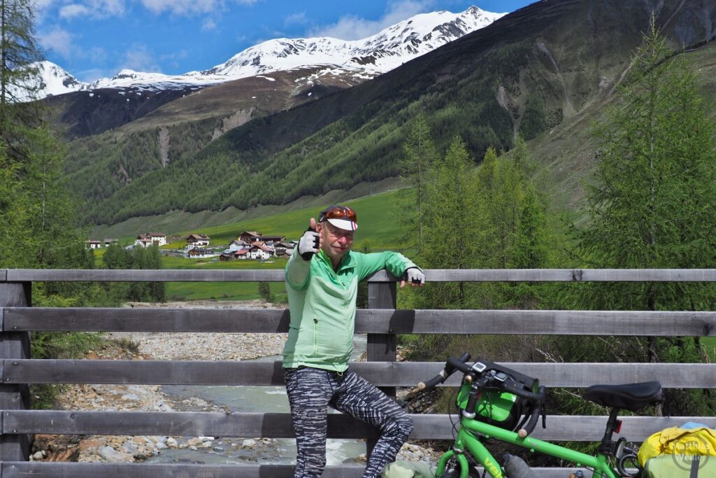 Selbstporträt, Velo mit Panorama im Langtauferer Tal