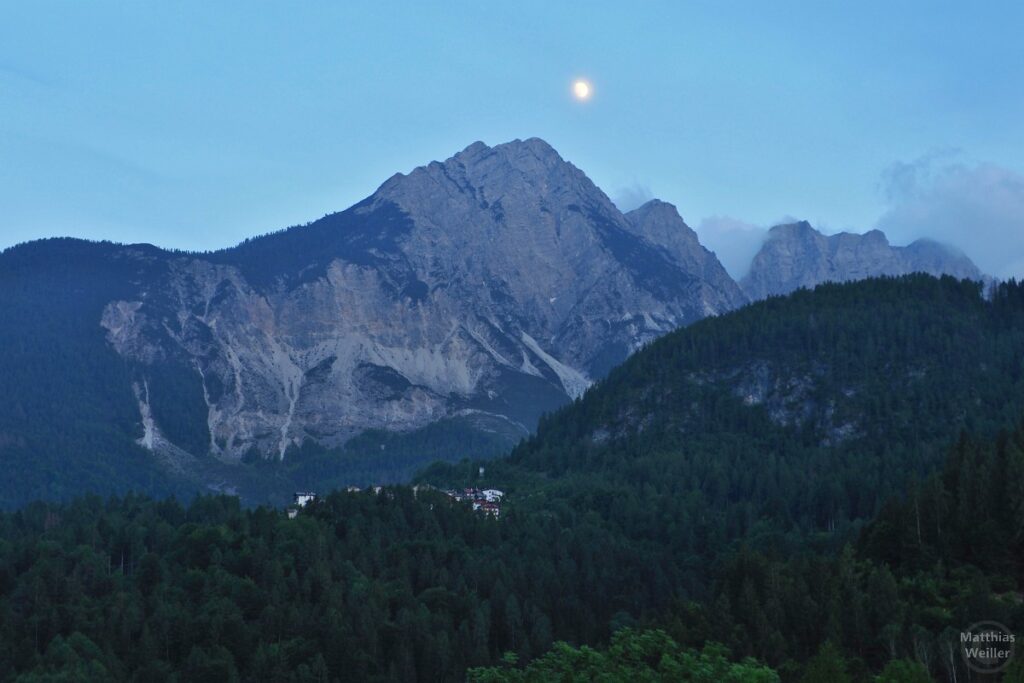 Dolomitenberge in Mondnacht