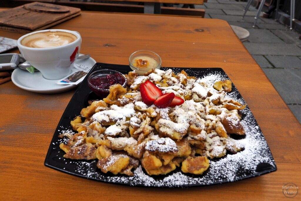 Südtiroler Kaiserschmarren mit Erdbeere, Cappuccino