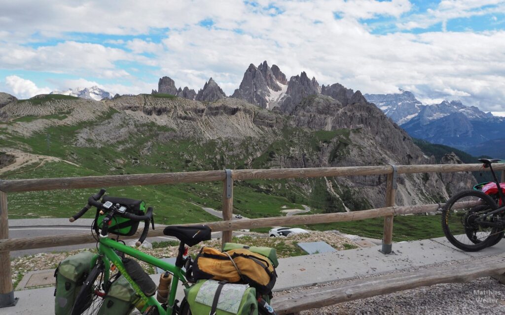 Gipfelblick am Rifugio Auronzo, mit Velo