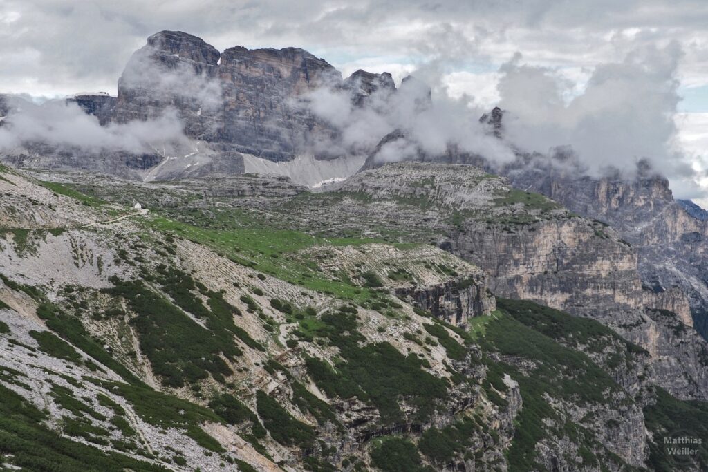 Die Drei Zinnen in leichten Wolken