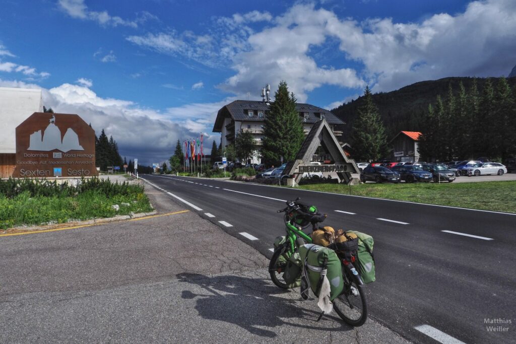 Kreuzbergpass Passhöhe mit Velo