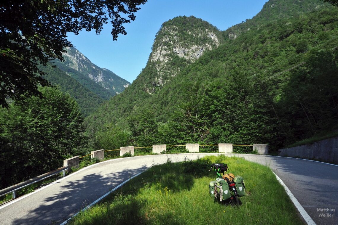 Spitzkehre mit Kuppenberg, mit Velo