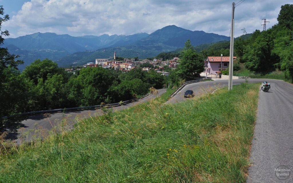 Spitzkehre mit Altissimo dahinter, mit Velo