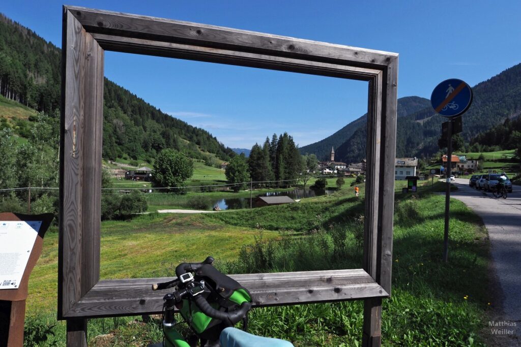 Schaufenster auf Lago delle Buse mit Brusago