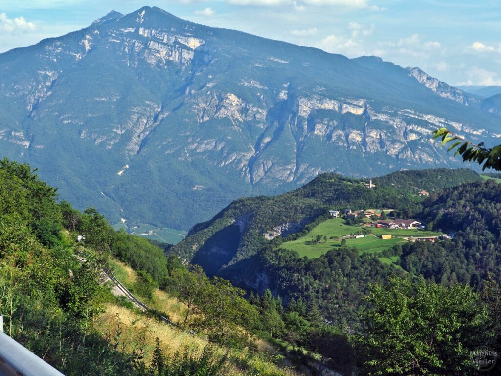 Bergkulisse gegenüber Monte Bondone Südest