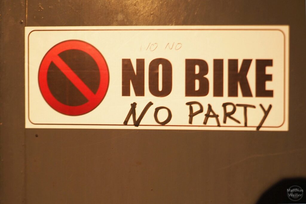 Schild "No bike, no party"