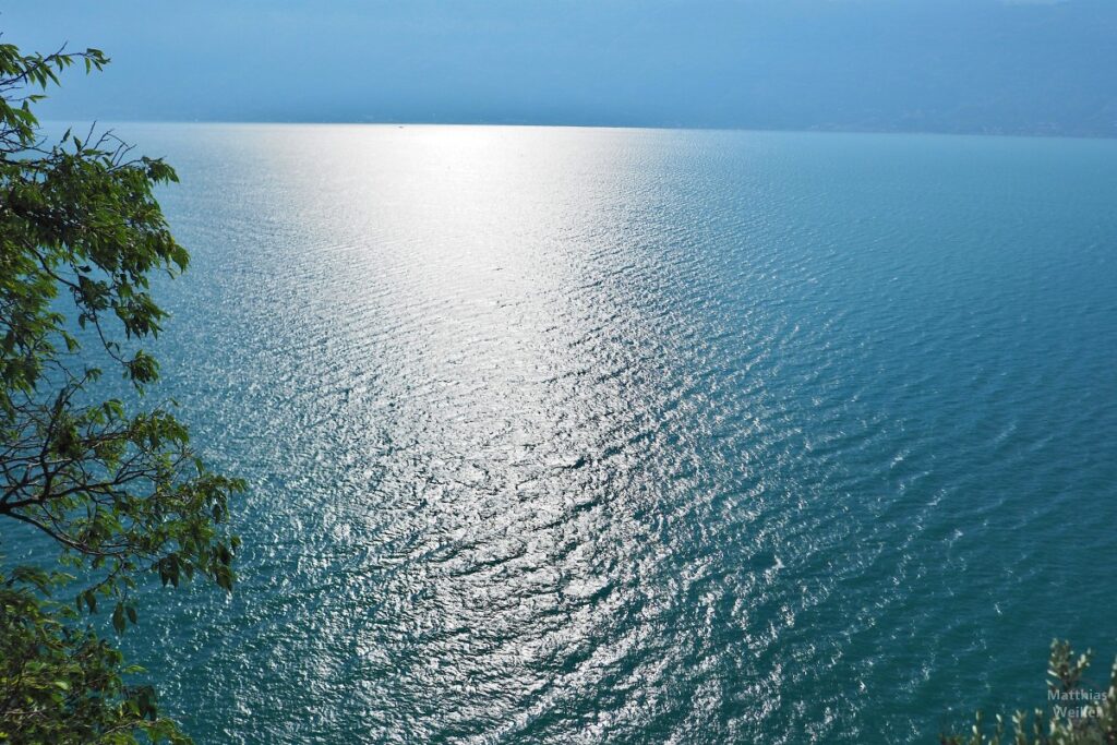 Gardasee - Seefläche leicht verspiegelt