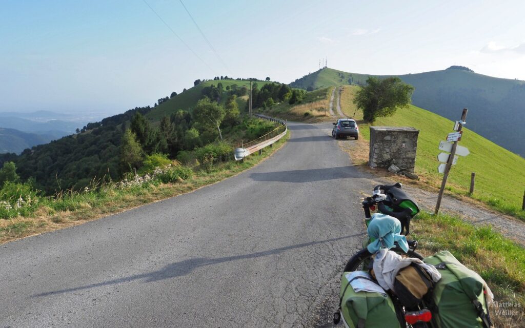 Colle di Caf, Straße mit Bergkuppe, mit Velo