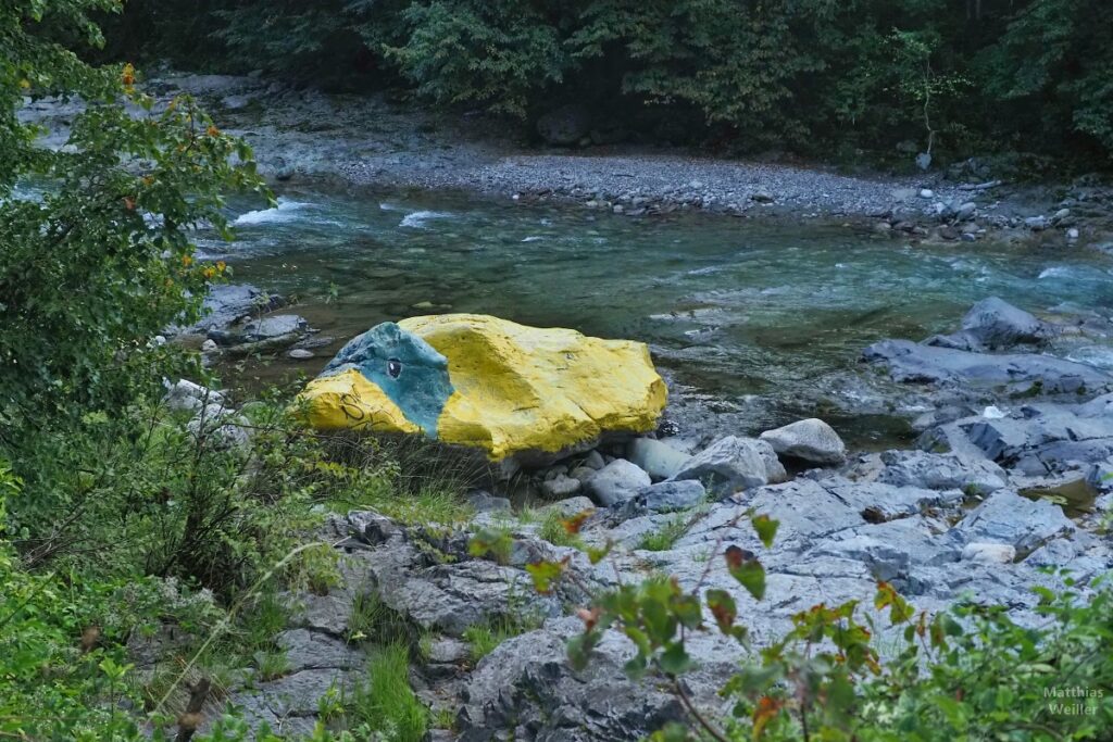 Stein als Ente bemalte im Val Seriana (Ponte Nossa, Coston Beach)