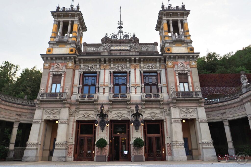 Historisches Badhausportal in San Pellgrino Terme