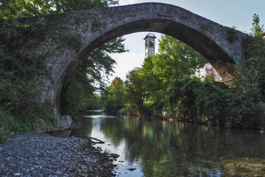 Römische Steinbogenbrücke in Ponte Giurino