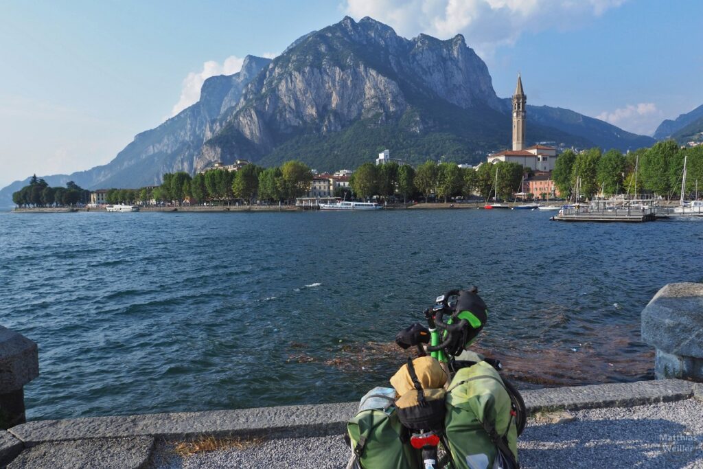 Seeansicht von Lecco mit Berg, mit Velo