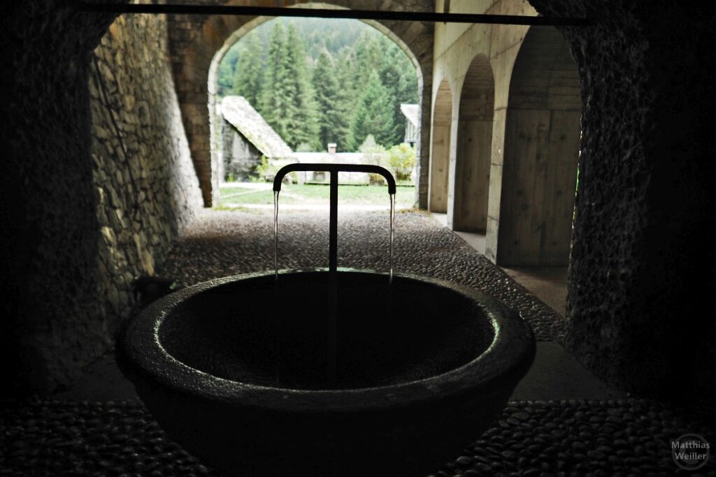 Thermendoppelstrahlbrunnen in Bagni di Masino