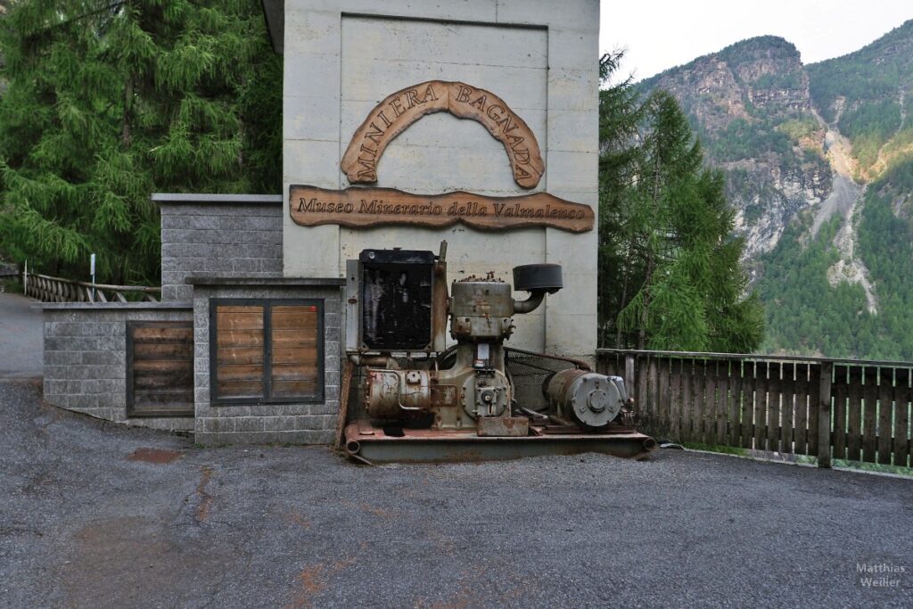 Museo Minerario della Valmalenco mit hsitorischer Maschine