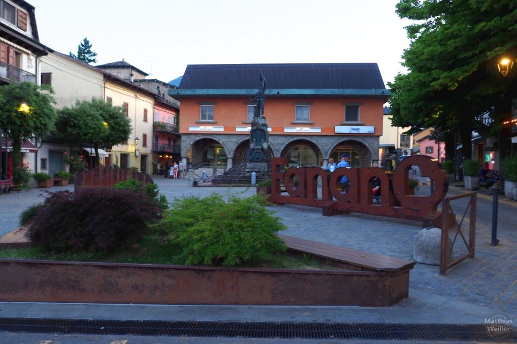 Ortsbild mit Namenszug Fanano