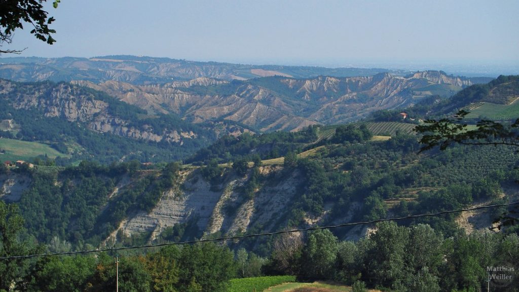 Blick auf die Badlands des Parco Regionale della Vena del Gesso Romagnola