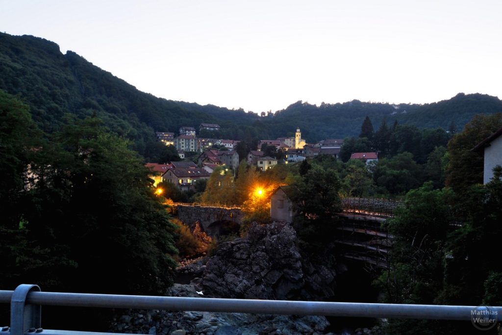 San Pietro d'Olba am Abend