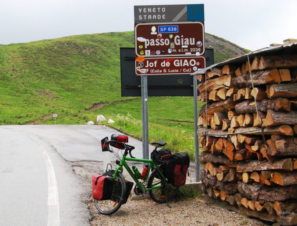 Passschild Passo di Giau, mit Reisevelo